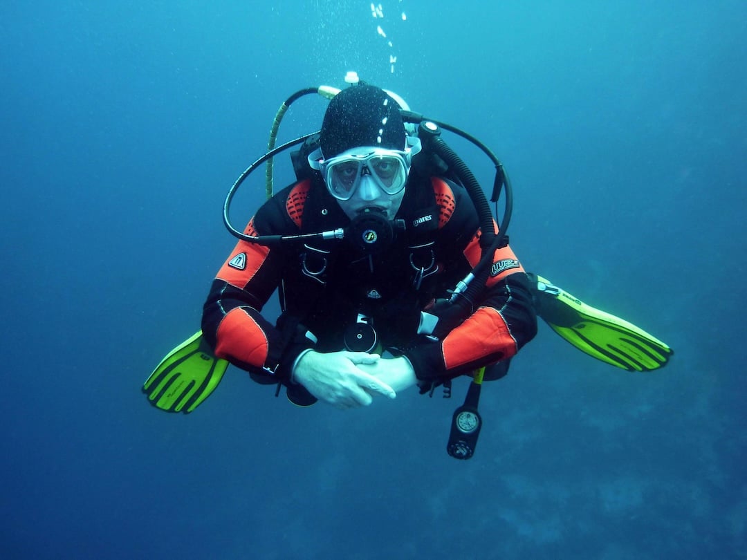 underwater scuba diver in destin fl